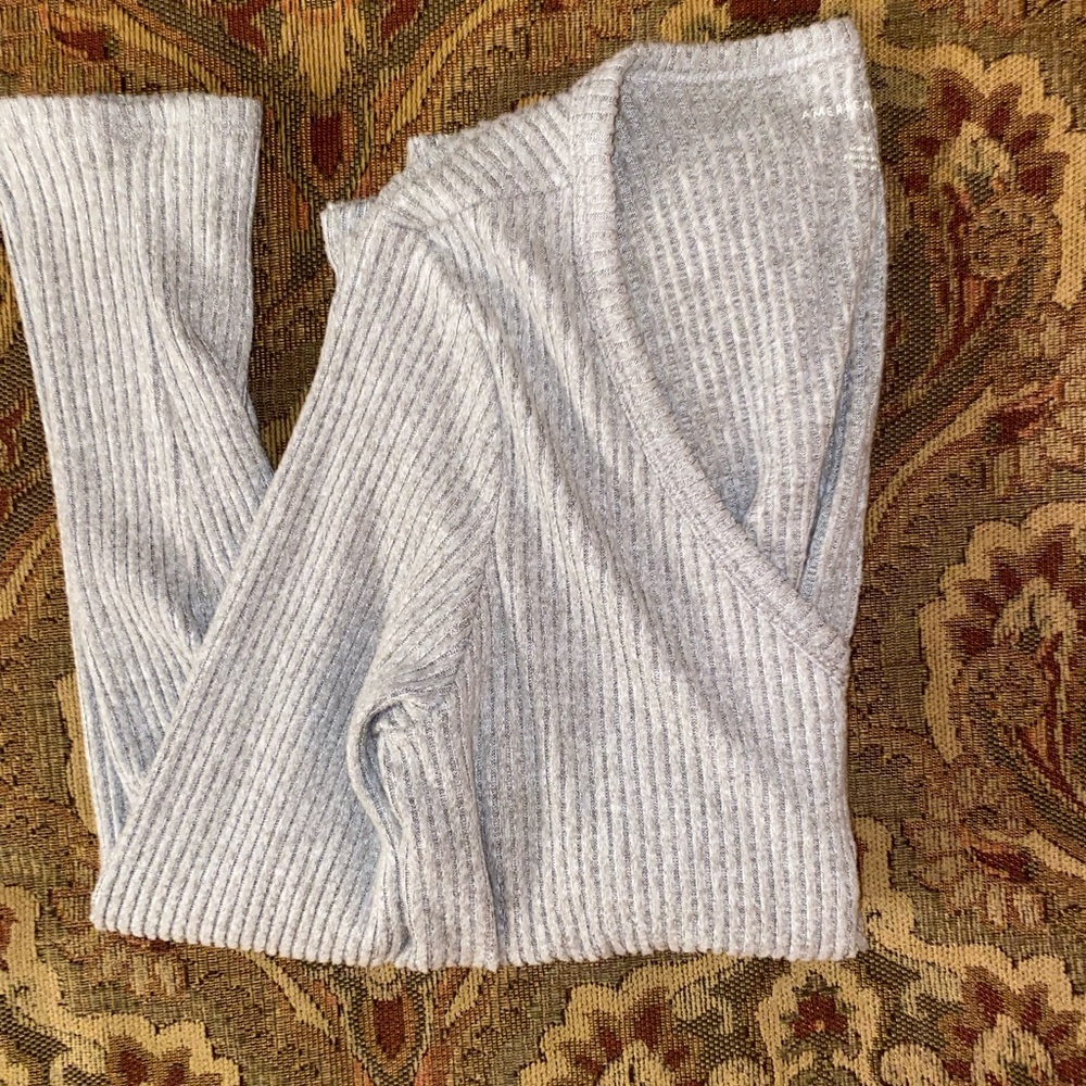 Brand new, without tags, incredible soft aerie sweater. It is a size medium.